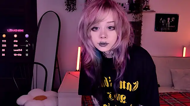 Lollyshy online show from 11/18/25, 10:29