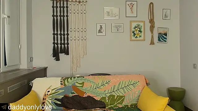 Snapshot of daddyonlyloveme chatting on 10/31/25, 09:11 daddyonlyloveme online show from 10/31/25, 09:11