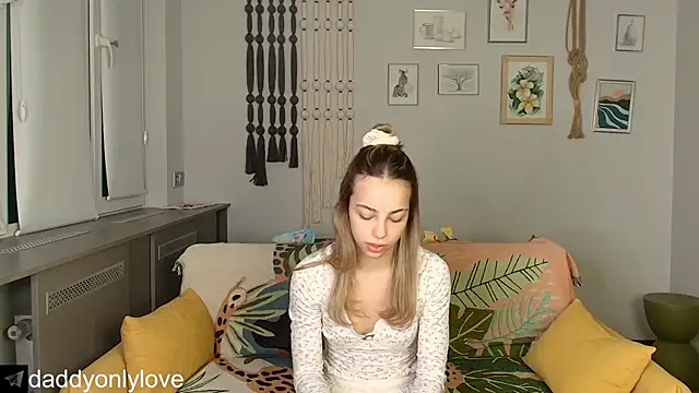 Snapshot of daddyonlyloveme chatting on 11/05/25, 09:18 daddyonlyloveme online show from 11/05/25, 09:18