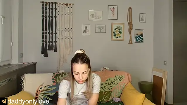 Snapshot of daddyonlyloveme chatting on 11/15/25, 09:19 daddyonlyloveme online show from 11/15/25, 09:19