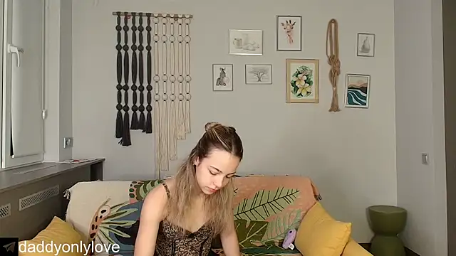 Snapshot of daddyonlyloveme chatting on 11/01/25, 08:14 daddyonlyloveme online show from 11/01/25, 08:14