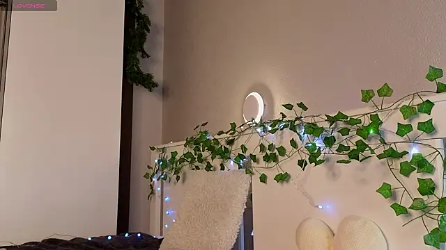 Snapshot of BlushinBloom chatting on 02/17/26, 06:33 BlushinBloom online show from 02/17/26, 06:33