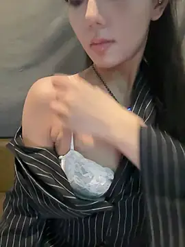 jiajia L online show from 03/27/26, 09:43