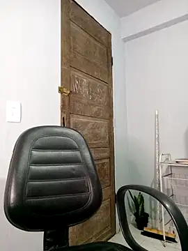 indiazinhabella27 online show from 11/17/25, 01:31