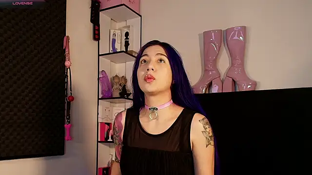 karlamoon23 online show from 05/03/26, 07:50