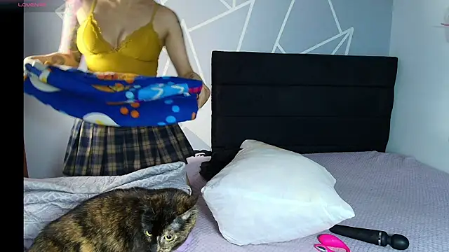 karlamoon23 online show from 03/25/26, 08:30