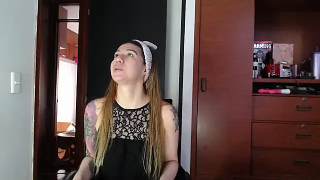 karlamoon23 online show from 09/24/25, 08:48