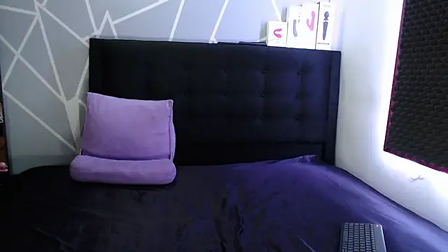 karlamoon23 online show from 09/28/25, 08:38