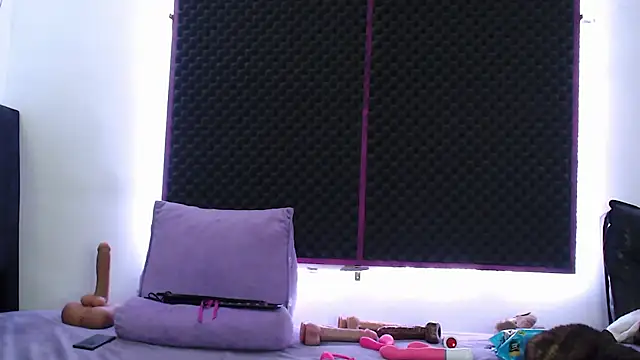 karlamoon23 online show from 10/25/25, 01:12