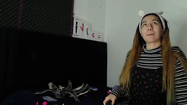 karlamoon23 online show from 10/30/25, 08:06