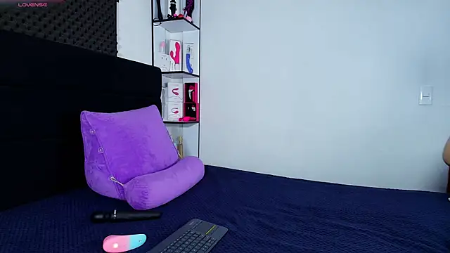 karlamoon23 online show from 04/09/26, 08:26