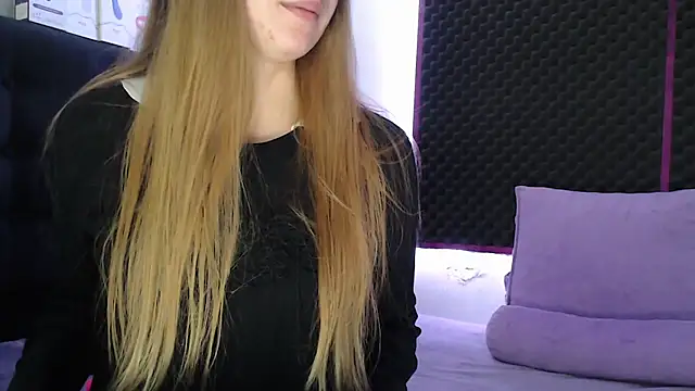 karlamoon23 online show from 10/22/25, 09:46