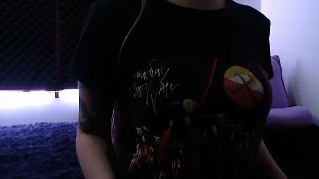 karlamoon23 online show from 10/15/25, 10:07