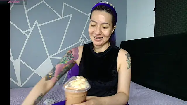 karlamoon23 online show from 03/12/26, 10:03