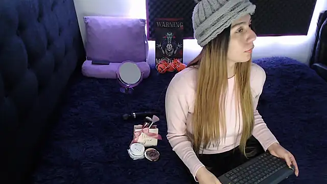 karlamoon23 online show from 10/11/25, 01:06