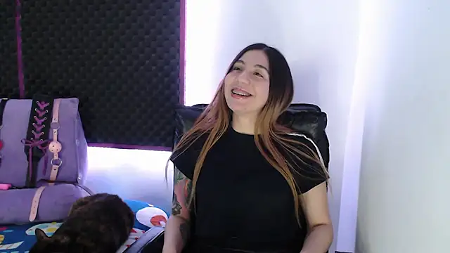 karlamoon23 online show from 10/17/25, 08:32