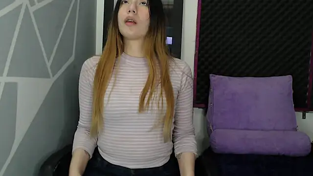 karlamoon23 online show from 12/04/25, 09:25