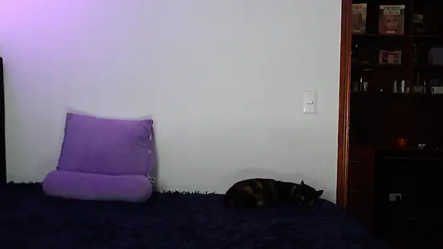 karlamoon23 online show from 11/08/25, 08:56