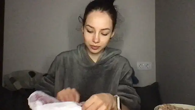 Yuna5343 online show from 01/10/26, 08:48