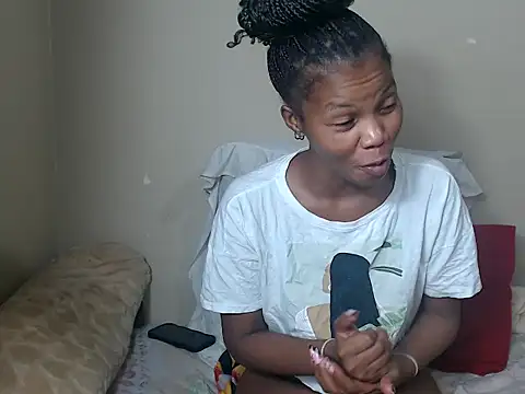 Snapshot of _SweetLips_ chatting on 10/21/25, 03:06 SweetLips online show from 10/21/25, 03:06