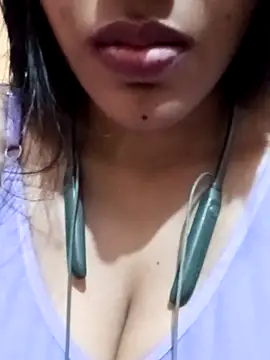 kaviyaponnu0987 online show from 11/06/25, 09:02