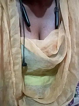 kaviyaponnu0987 online show from 04/14/26, 01:38