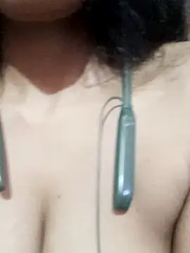 kaviyaponnu0987 online show from 11/02/25, 10:42