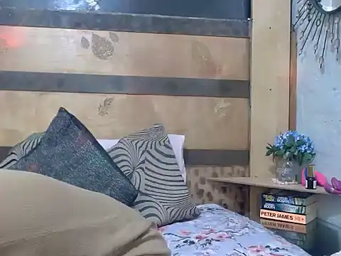 Juicy Candy-Reloaded online show from 12/15/25, 08:25