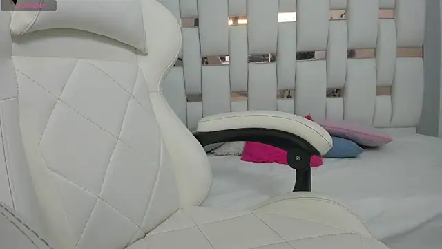 Snapshot of Katalina_red chatting on 09/13/25, 07:25 Katalina red online show from 09/13/25, 07:25