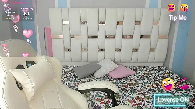 Snapshot of Katalina_red chatting on 10/10/25, 07:04 Katalina red online show from 10/10/25, 07:04