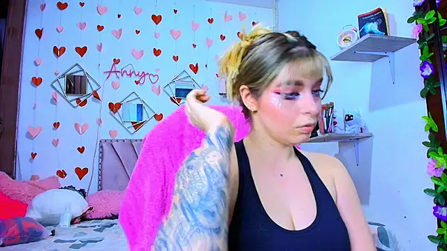 Anny Hurtado online show from 10/24/25, 07:07