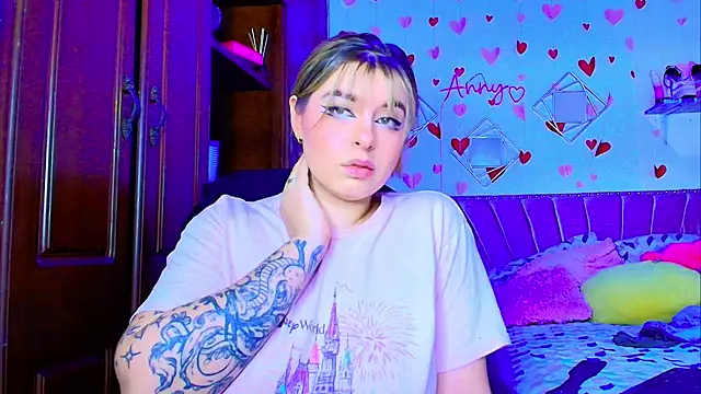 Anny Hurtado online show from 12/16/25, 06:28