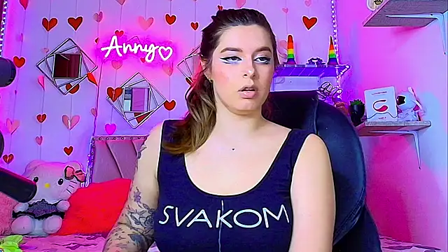 Anny Hurtado online show from 10/18/25, 08:16