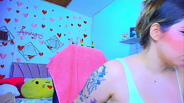 Anny Hurtado online show from 10/02/25, 08:29