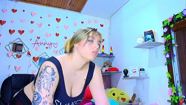 Anny Hurtado online show from 11/26/25, 05:29