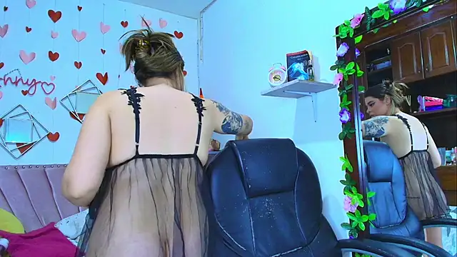 Anny Hurtado online show from 10/15/25, 07:49