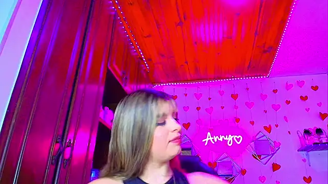 Anny Hurtado online show from 12/20/25, 05:54