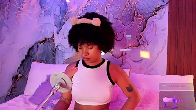 Lolalewis777 online show from 10/26/25, 08:42