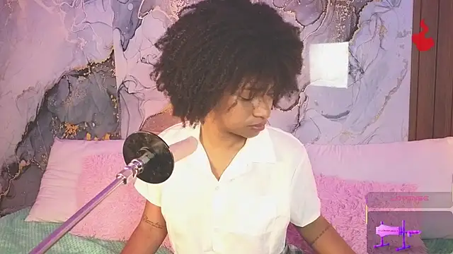 Snapshot of Lolalewis777 chatting on 05/31/26, 08:20 Lolalewis777 online show from 05/31/26, 08:20