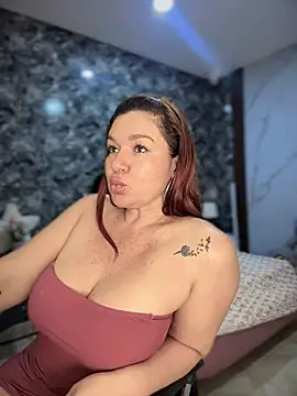 Snapshot of Bigass_curvy chatting on 11/22/25, 11:14 Bigass curvy online show from 11/22/25, 11:14