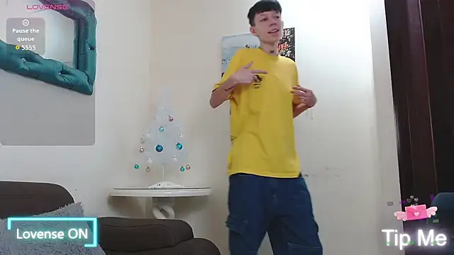 LiamBrown09 online show from 12/03/25, 07:24