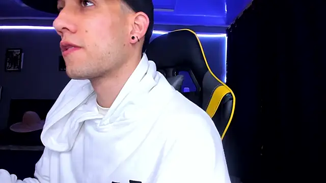 Snapshot of alexgiraldo__ chatting on 09/28/25, 11:39 alexgiraldo online show from 09/28/25, 11:39