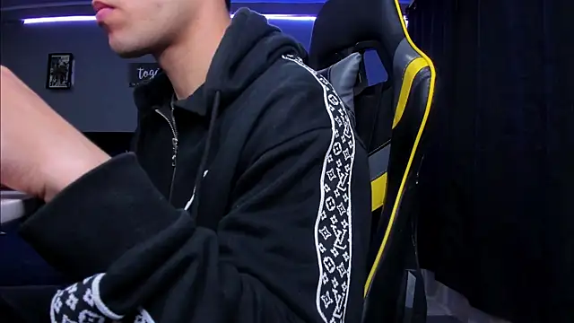 Snapshot of alexgiraldo__ chatting on 10/24/25, 09:41 alexgiraldo online show from 10/24/25, 09:41