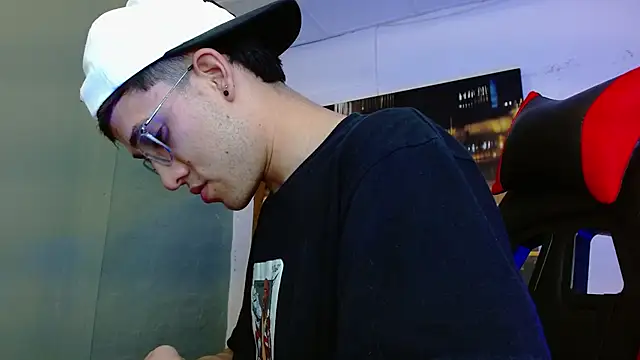 alexgiraldo   online show from 05/21/26, 01:03
