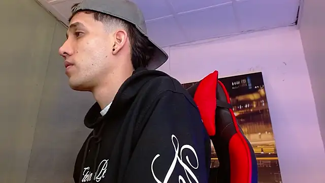 alexgiraldo   online show from 05/11/26, 01:34