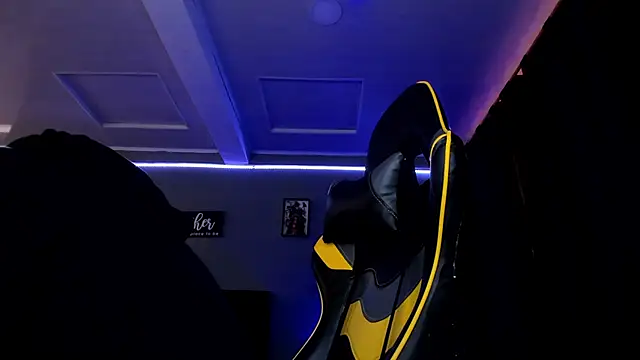 Snapshot of alexgiraldo__ chatting on 09/11/25, 12:05 alexgiraldo online show from 09/11/25, 12:05