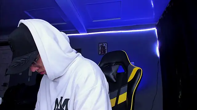 Snapshot of alexgiraldo__ chatting on 10/30/25, 10:24 alexgiraldo online show from 10/30/25, 10:24