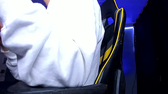 Snapshot of alexgiraldo__ chatting on 09/22/25, 10:54 alexgiraldo online show from 09/22/25, 10:54