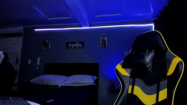 Snapshot of alexgiraldo__ chatting on 10/13/25, 10:39 alexgiraldo online show from 10/13/25, 10:39