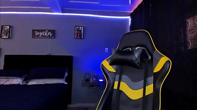 Snapshot of alexgiraldo__ chatting on 10/18/25, 02:19 alexgiraldo online show from 10/18/25, 02:19